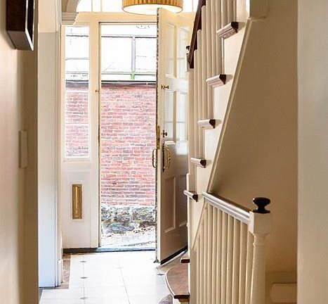 2nd image of 4 Acorn St