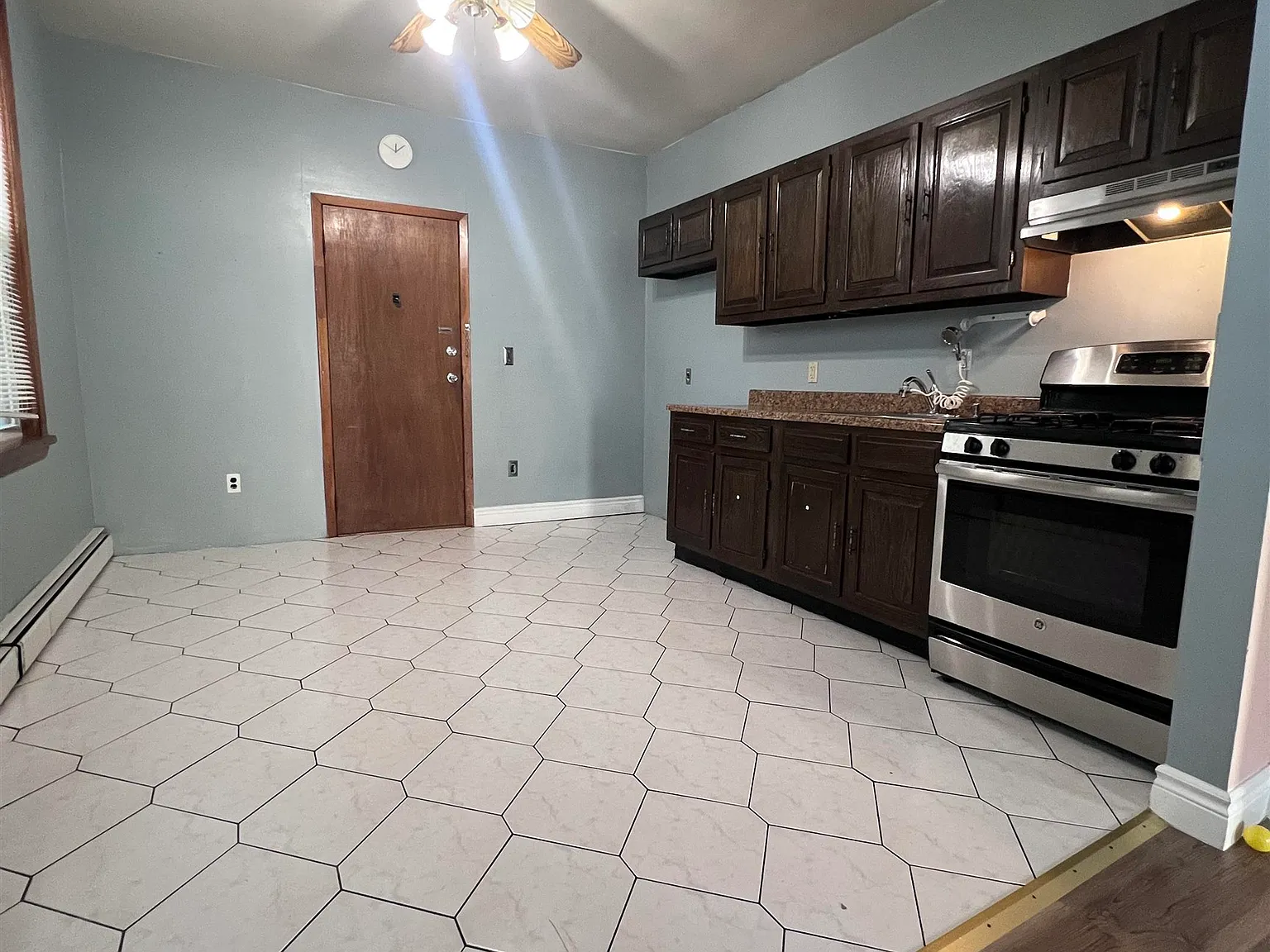 2 bed, 1.0 bath, $1,750 — Photo 2