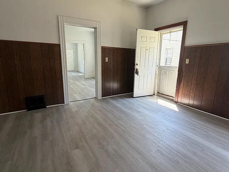 7009 Hecker Ave — Photo 10
