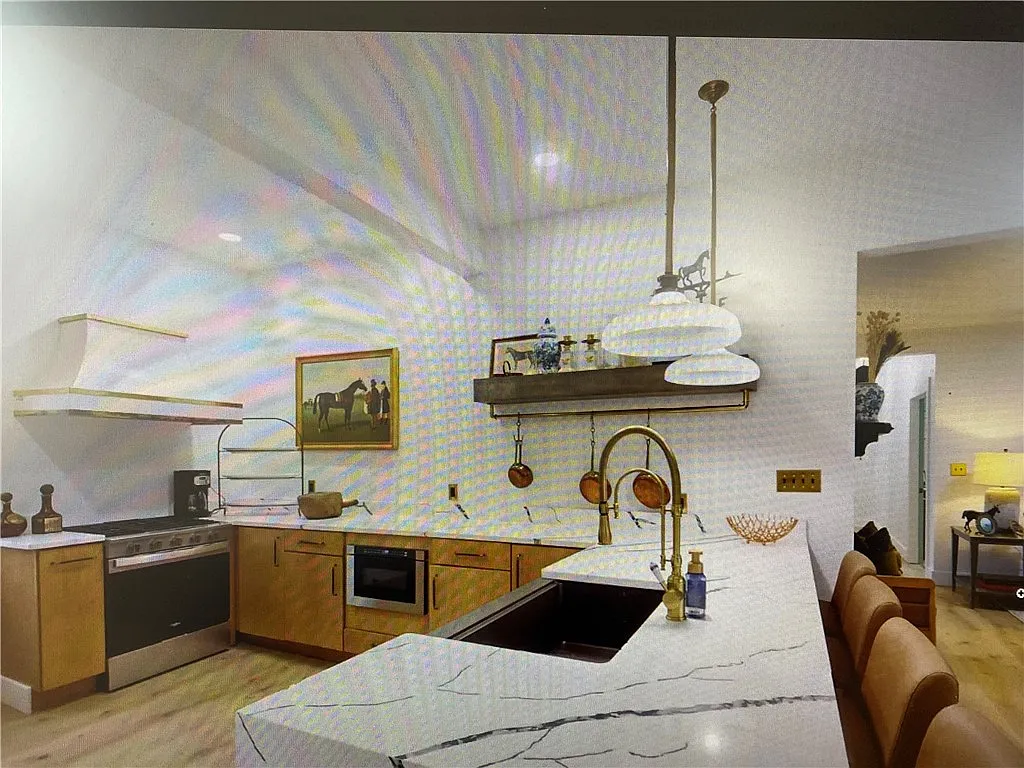 4 bed, 3.0 bath, 2945 sqft, $4,500 — Photo 4