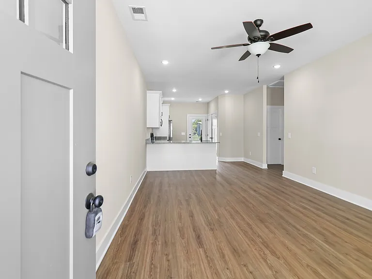 1011 Oak St #B — Photo 3