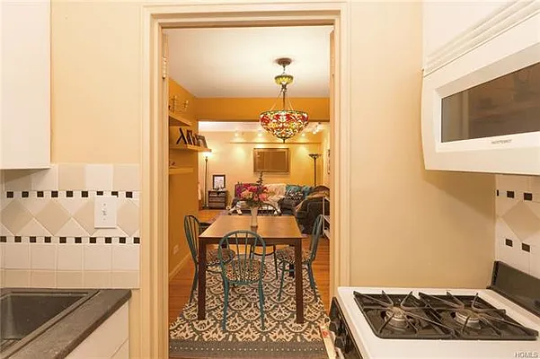 Sold by Douglas Elliman | media 21