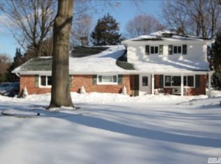 54 Cross Bow Ln, Commack, NY 11725