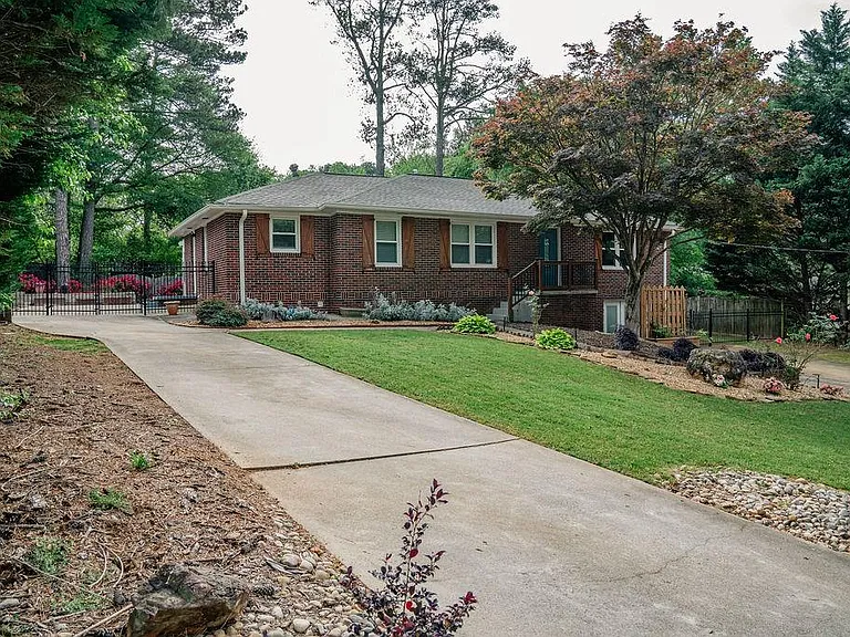 2331 Robin Ln SE — Photo 39