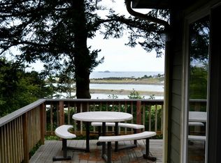 29991 Riverview Dr, Gold Beach, OR 97444