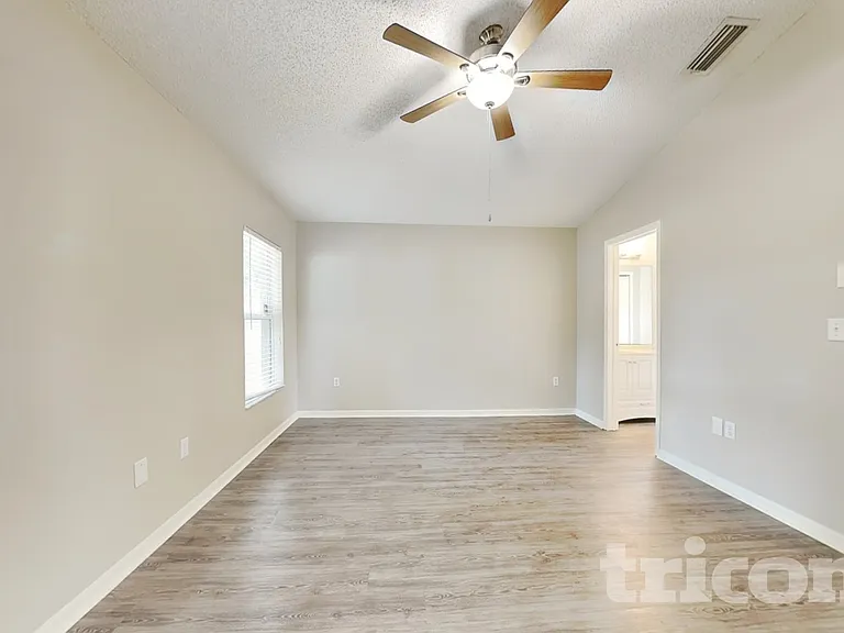 11759 Lynmoor Dr — Photo 6