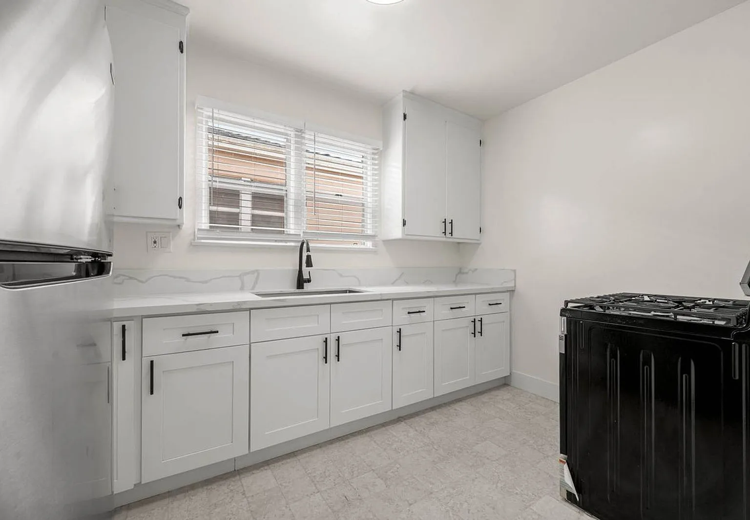 2 bed, 1.0 bath, 750 sqft, $1,933 — Photo 1