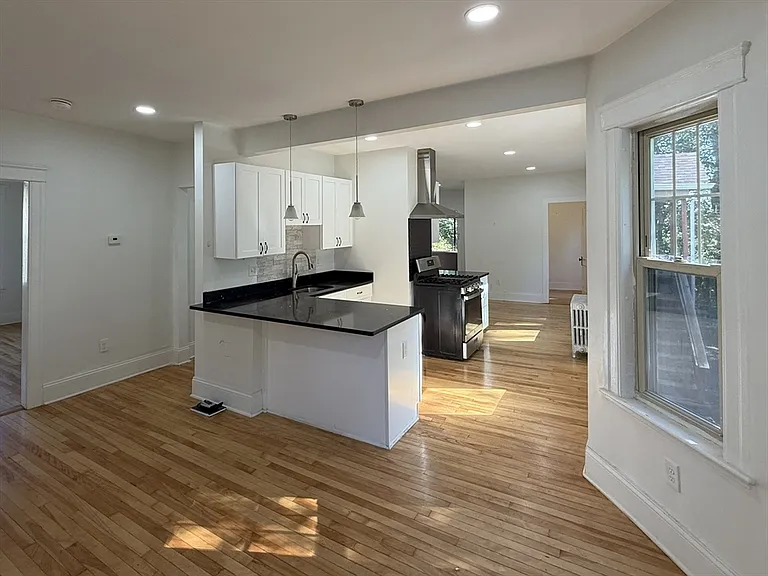 33 Richards St #2 — Photo 4
