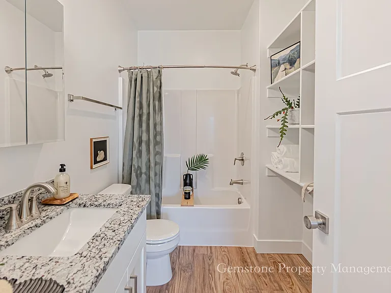 528 Harvester Ave — Photo 28