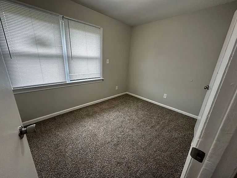 4137 Sunset Ave #5 — Photo 5