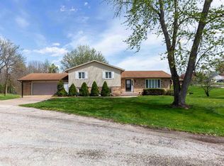 9 Mary Lane Ct, Geneseo, IL 61254