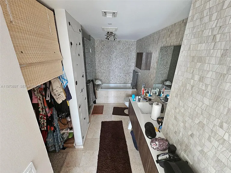 68 SE 6th St #1806 — Photo 9