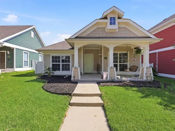 1351 Portsmouth Dr, Aubrey, TX 76227