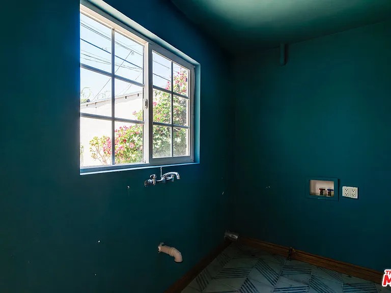 2735 Clyde Ave — Photo 39