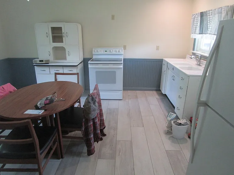 647 Arnold Ave — Photo 8