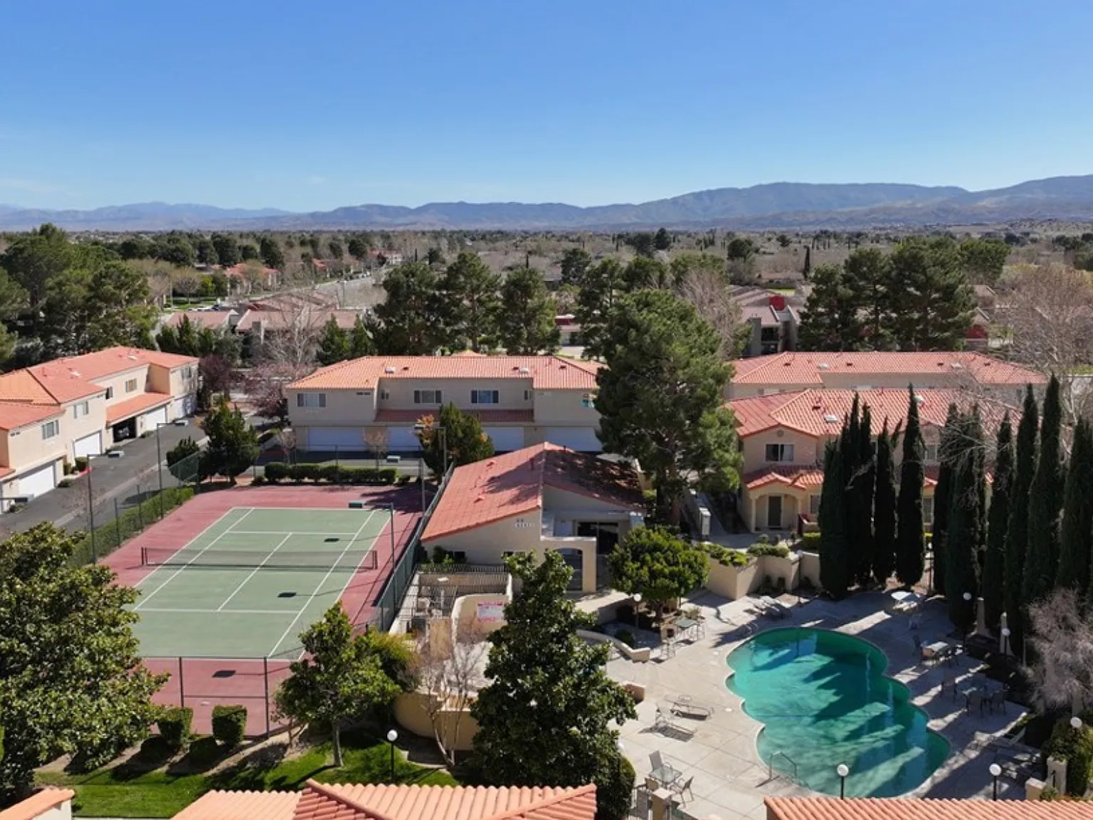 3 bed, 2.5 bath, 1336 sqft, $2,500 — Photo 3