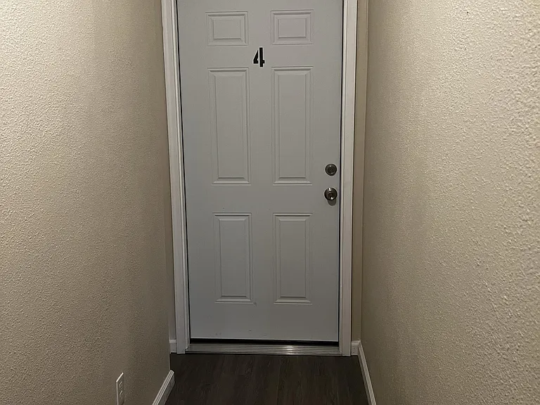 213 Locust St #4 — Photo 10