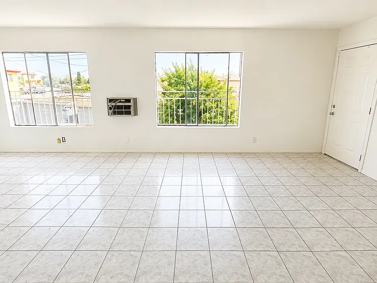 678 Del Rosa Pl #D — Photo 2