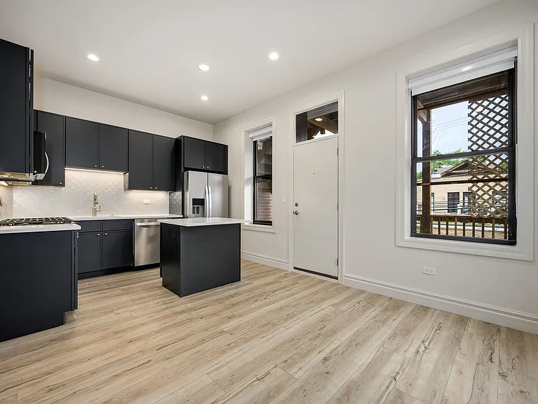 1710 W Belmont Ave #202 — Photo 14