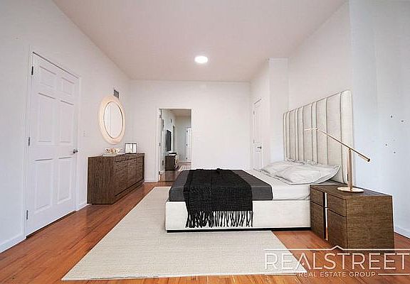 3rd image of 251 Patchen Ave