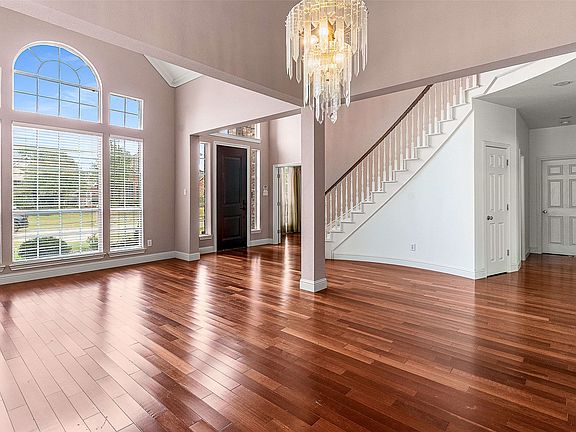 3rd image of 601 Wellington Rd