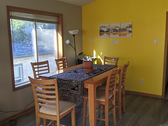 Dining room.