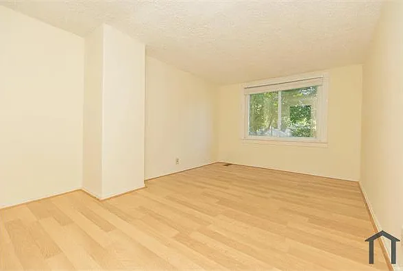 307 Richardt Ave — Photo 8
