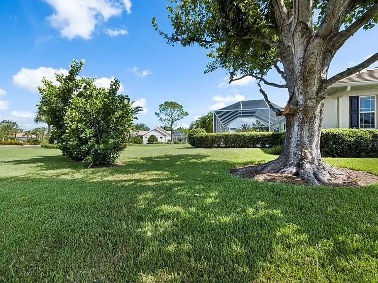 Butlers Crest Dr — Photo 41