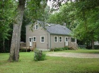 29 John St, Raymond, NH 03077