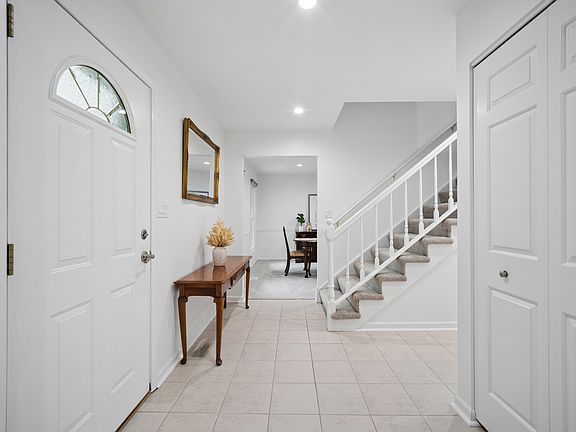 3rd image of 809 W Kingsley Dr