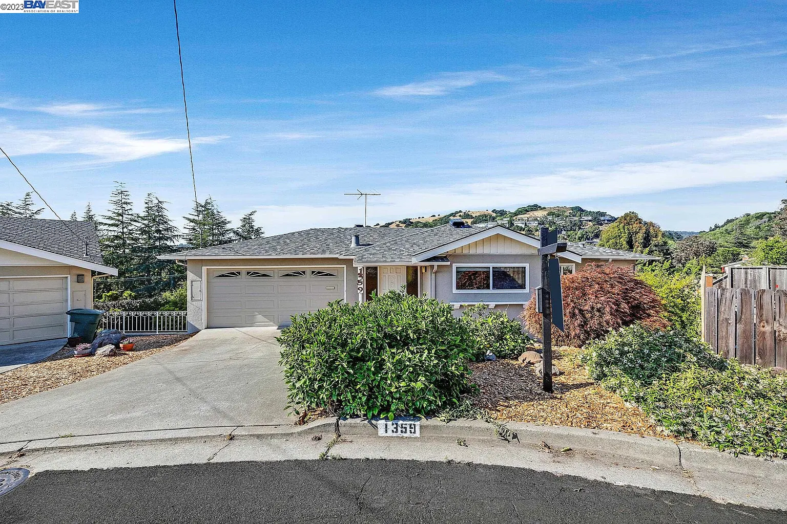 1359 Sandelin Ct photo 1