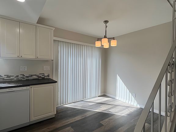4th image of 2422 Graham Ave #114A