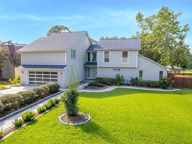 8311 Amber Cove Dr — Photo 2