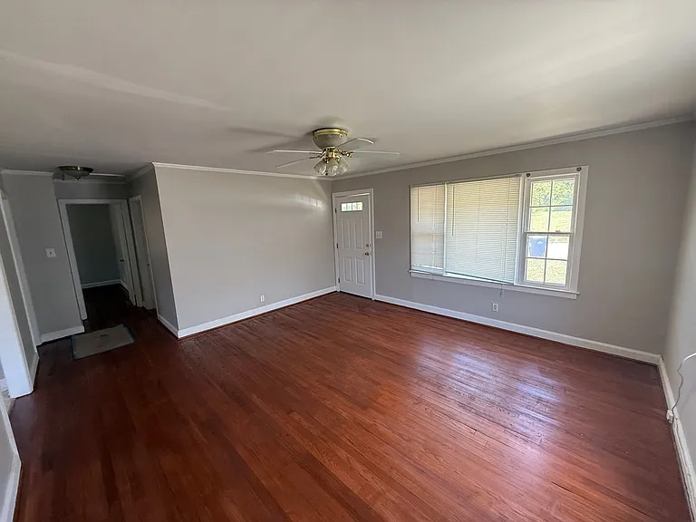 305 N State St — Photo 9