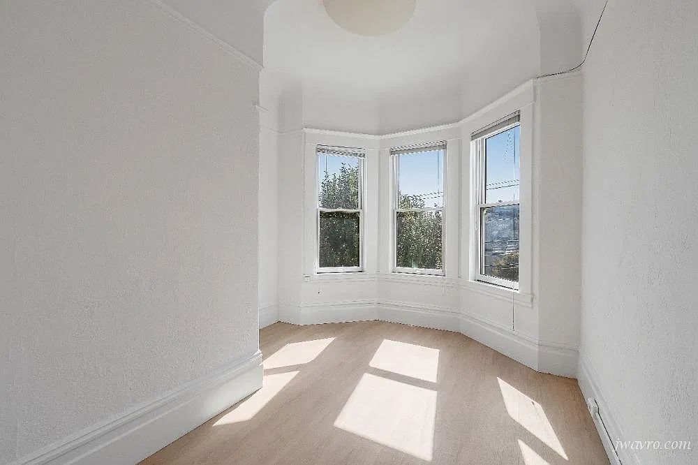 Large 3+ Bedroom 2 Bath Flat — Photo 3