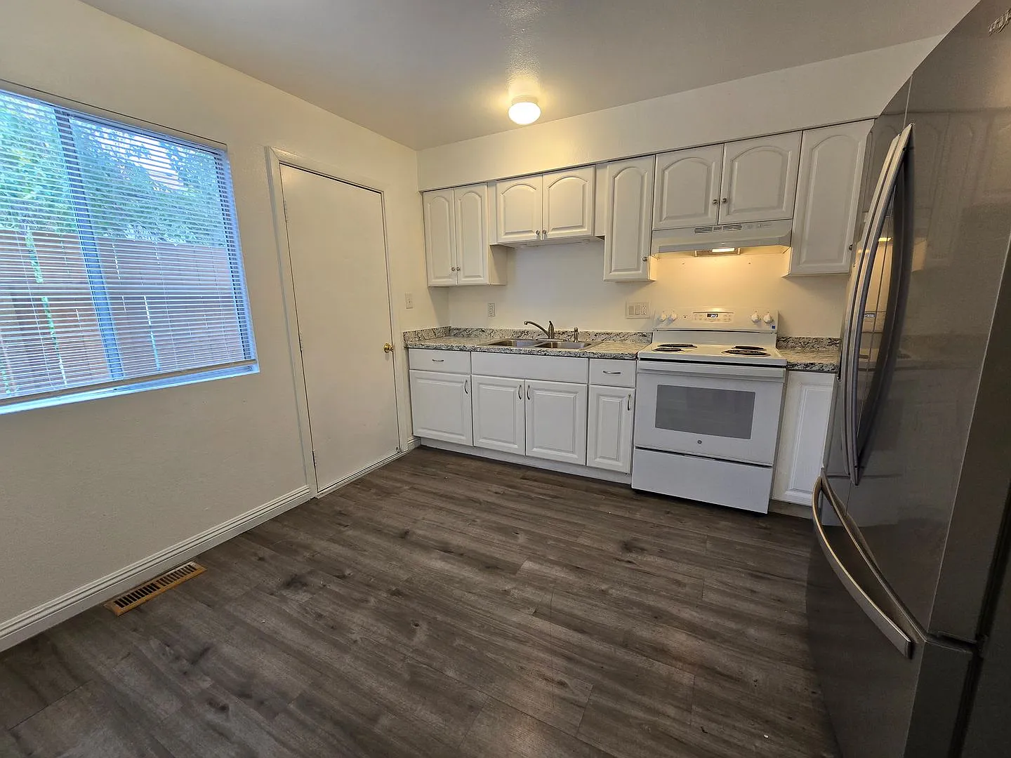 3-Bedroom, 2.5-Bath Tri-Level Townhome Near UNR & Downtown Reno — Photo 4