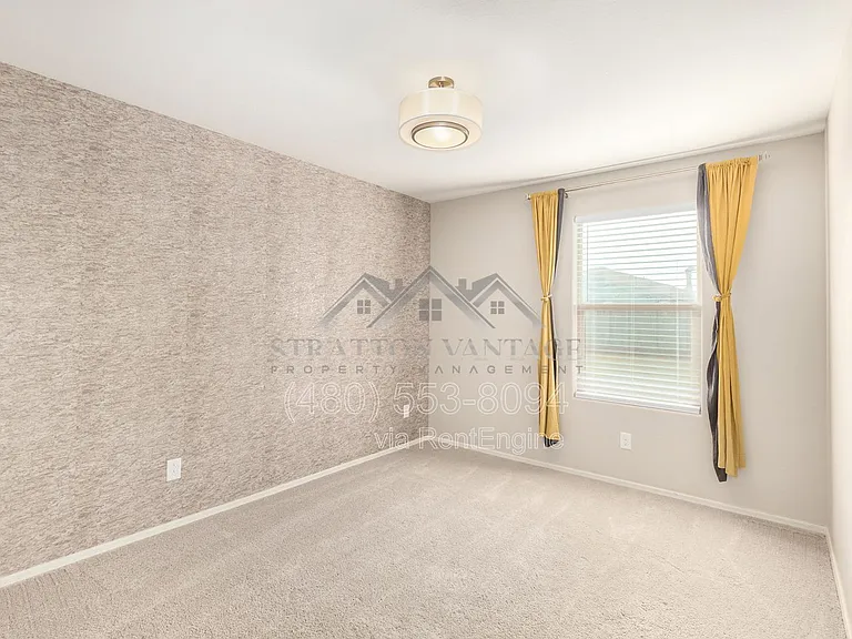 55 E Constitution Dr — Photo 20