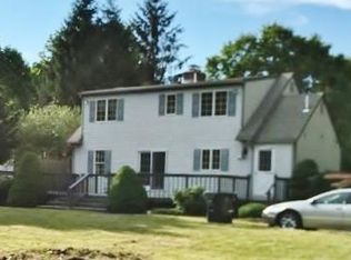 3158 W Shore Rd, Warwick, RI 02886