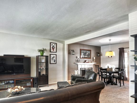 4th image of 3016 Miramonte Dr