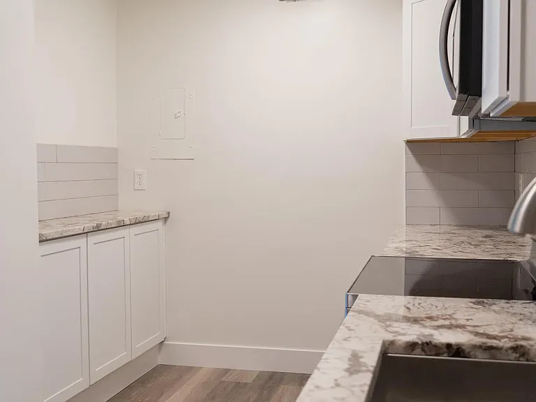 726 Zorn Ave #17 — Photo 9