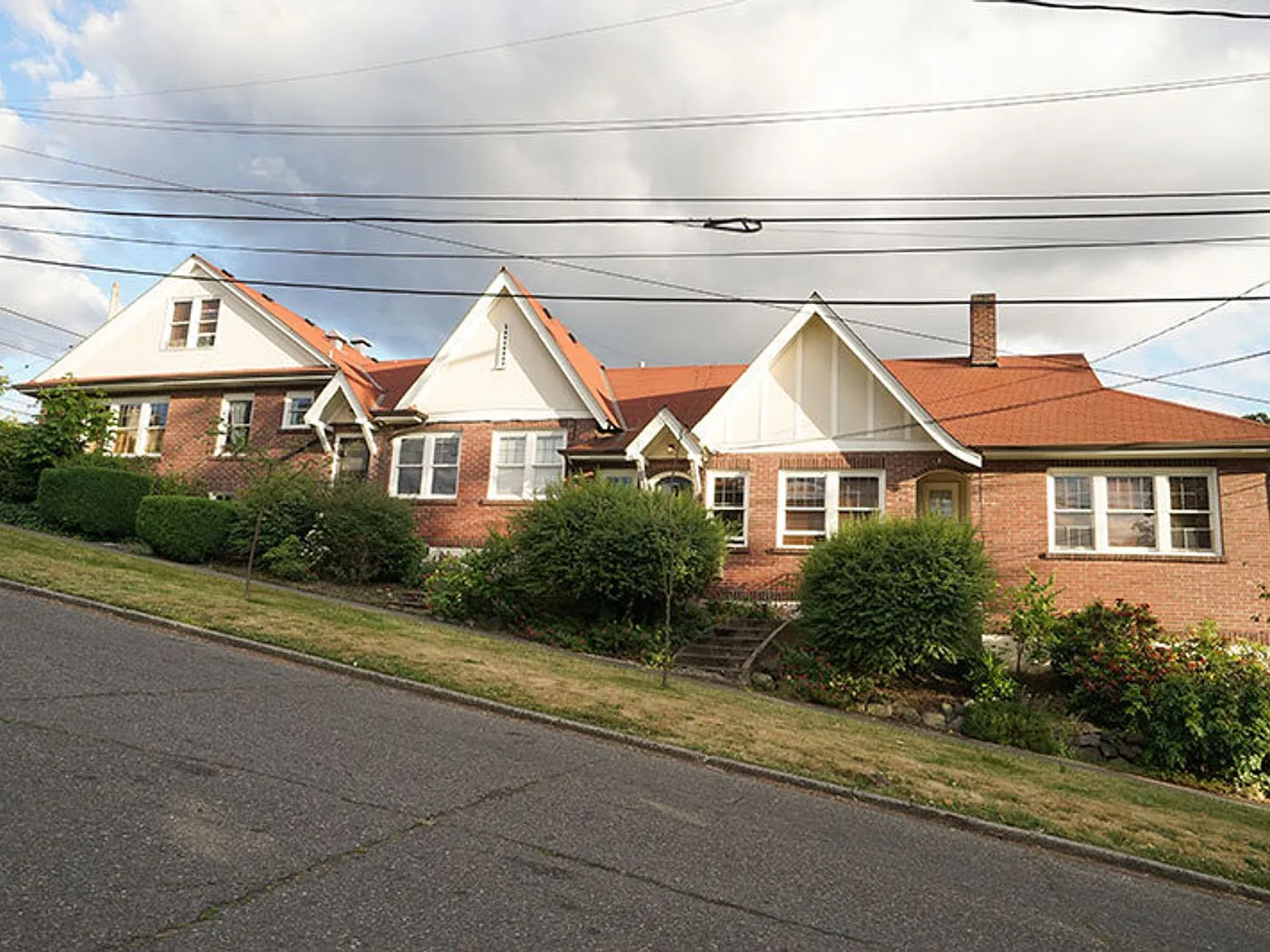 Roanoke Court — Photo 1