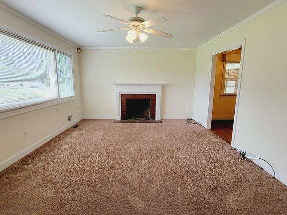 3rd image of 2512 Castle Hayne Rd
