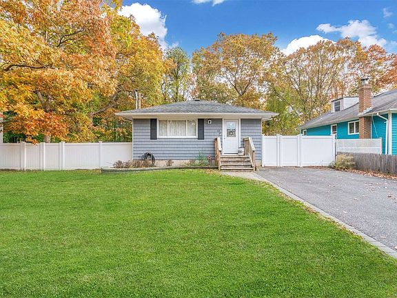 3rd image of 112 Parkwood Dr