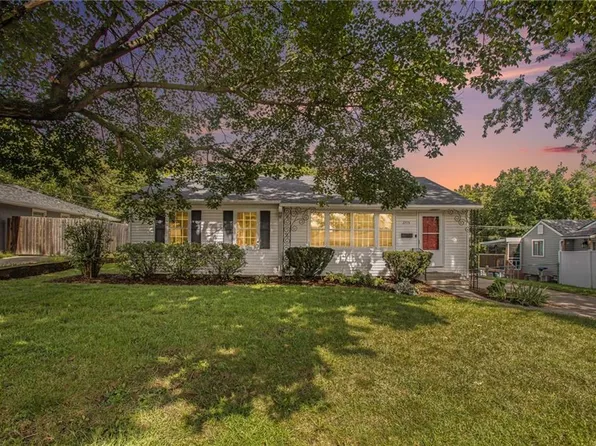 2715 Se Trl, Saint Joseph, MO 64506