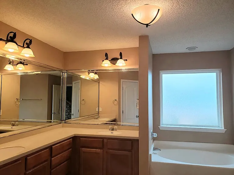 6492 Sarasota St — Photo 36