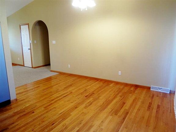 5th image of 4056 Buckingham Park