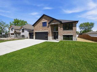 8011 S Oconto Ave, Bridgeview, IL 60455