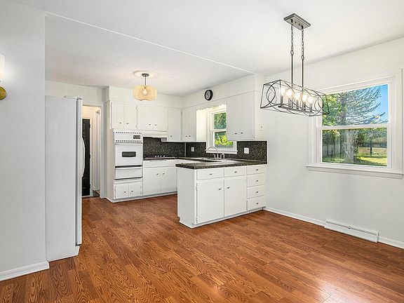 3rd image of 4457 Curwood Ave SE
