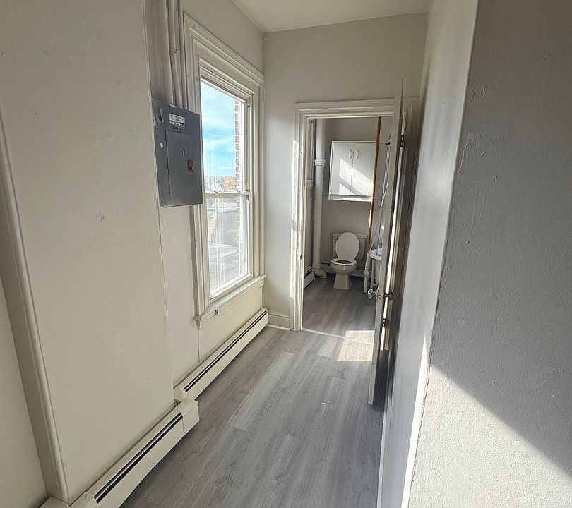 1st image of 118 High St N Floor 3