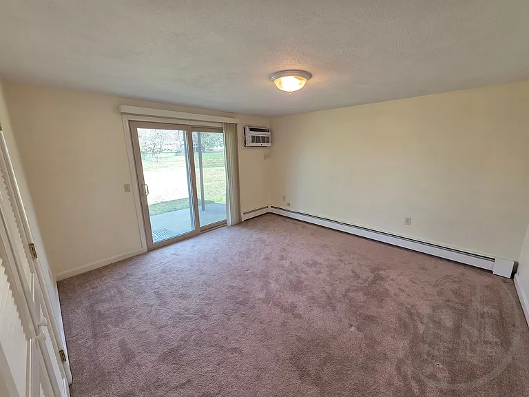 122-124 Rounds Ave — Photo 10